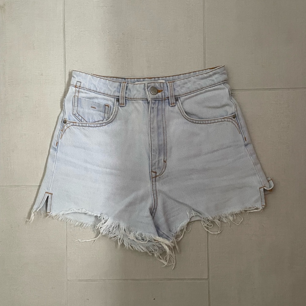 Zara, size 2, light wash denim jean shorts